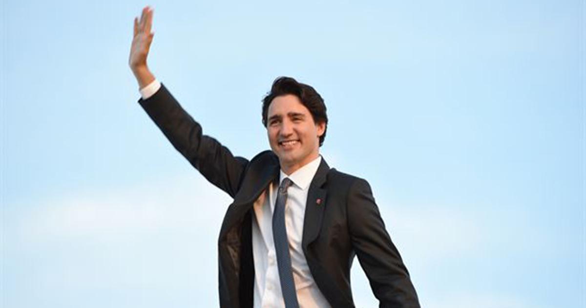 Justin Trudeau crée l’émoi sur les réseaux sociaux à cause de ce qu’il a dans ses pieds