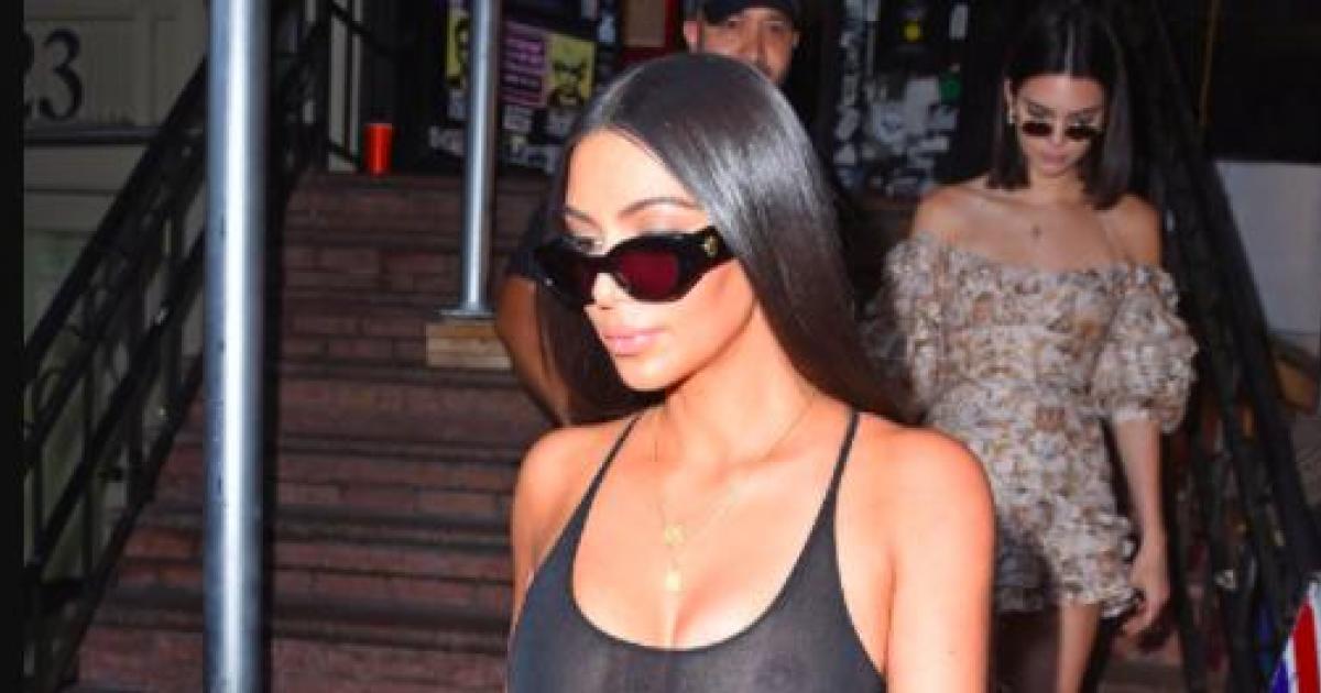 Les fesses de Kim Kardashian sont époustouflantes dans cette tenue!