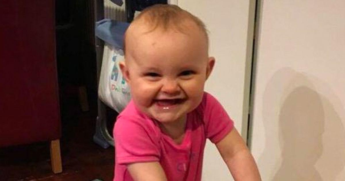 Derrière cette adorable photo d’un bébé souriant se cache une véritable histoire d’horreur.
