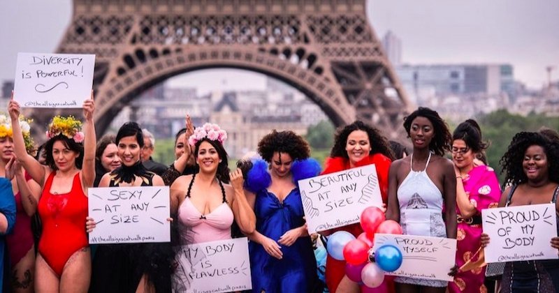 Des femmes rondes défilent en lingerie au Trocadéro pour en finir avec les diktats de la mode