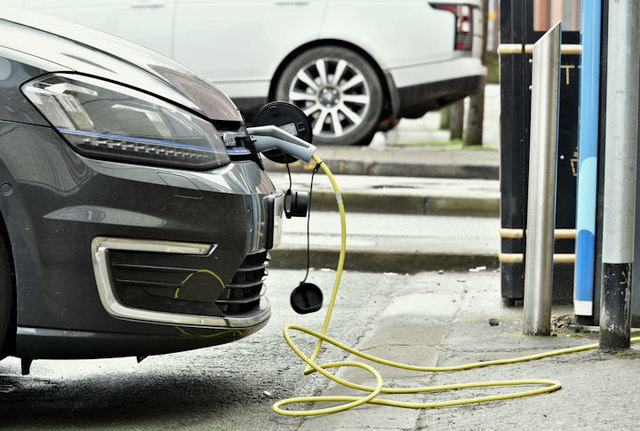 Les voitures électriques ne permettraient pas de réduire les émissions de CO2 selon une étude !
