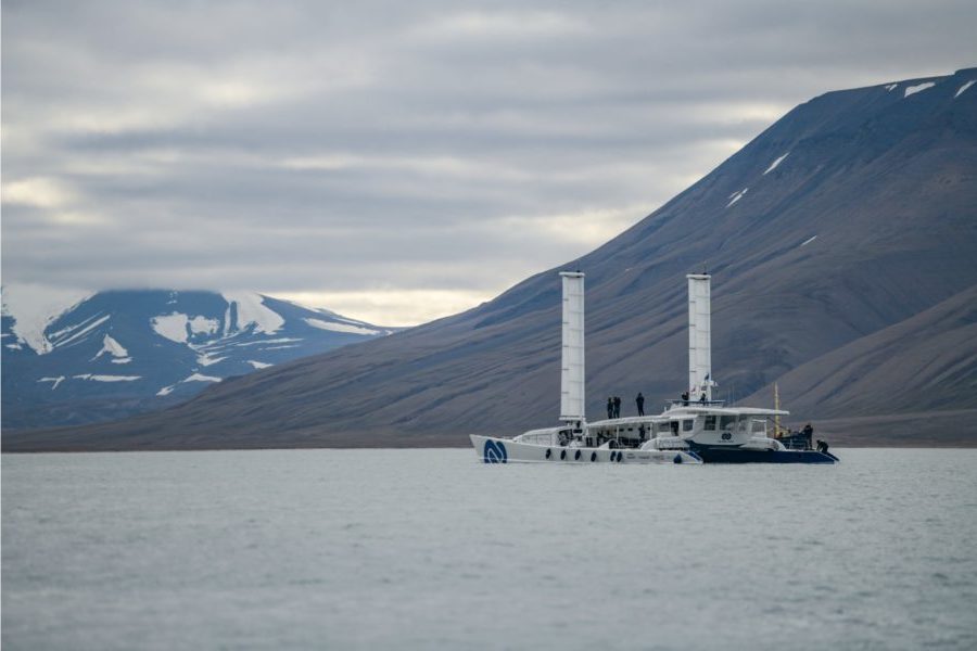 Le premier bateau entièrement autonome en énergie est arrivé dans l’océan Arctique !