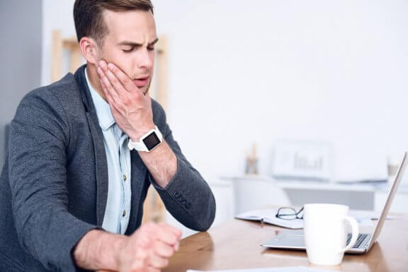5 remèdes maison pour calmer les douleurs de mâchoire — Améliore ta Santé