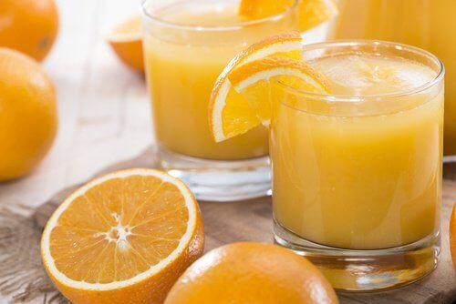 8 symptômes qui vous avertissent d’une carence en vitamine C — Améliore ta Santé