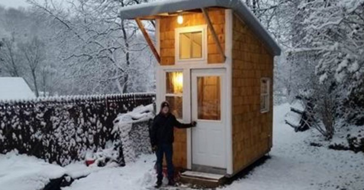 Ce garçon de 13 ans construit sa propre petite maison pour 1300€
