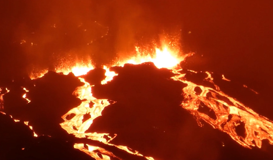 Réunion : les impressionnantes images de l’éruption du piton de la Fournaise !