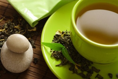 Le thé vert aide-t-il à perdre du poids ? Découvrez-le ici ! — Améliore ta Santé