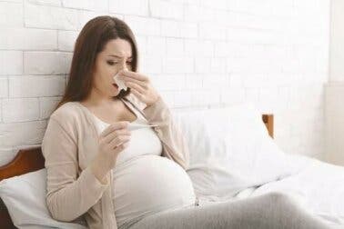 Rhumes pendant la grossesse : comment les prévenir et les soulager – Améliore ta Santé
