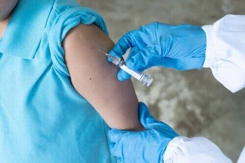 Vaccin antipoliomyélitique : toutes les informations à connaître – Améliore ta Santé
