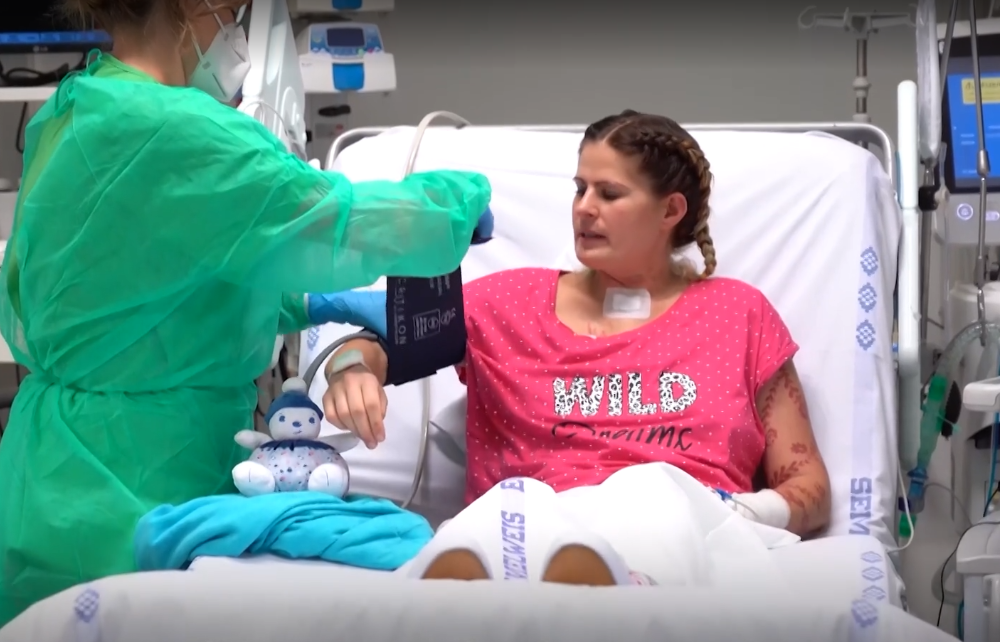 Cette patiente Covid-19 découvre son nouveau-né après être sortie du coma