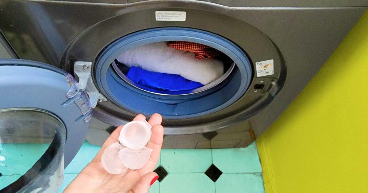 Jetez des glaçons dans la machine à laver, cela résout l’un des problèmes les plus courants du linge