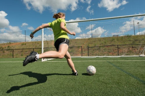 Comment le cycle menstruel influence-t-il le football fÃ©minin ?
