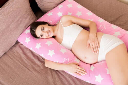 Qu’est-ce qu’un coussin de grossesse ? Utilisations et bienfaits
