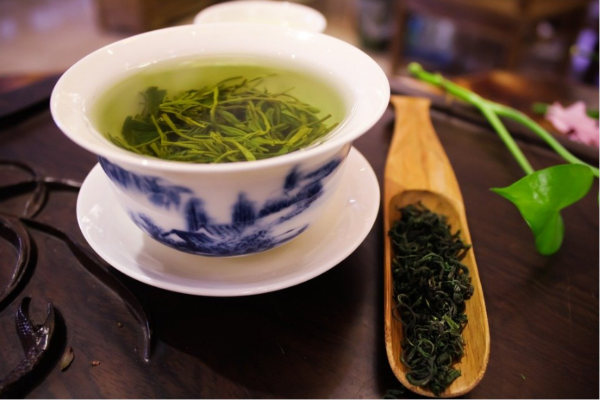 Consommer du thé vert : vertus et bienfaits sur le corps – Astuces de Grand-Mère