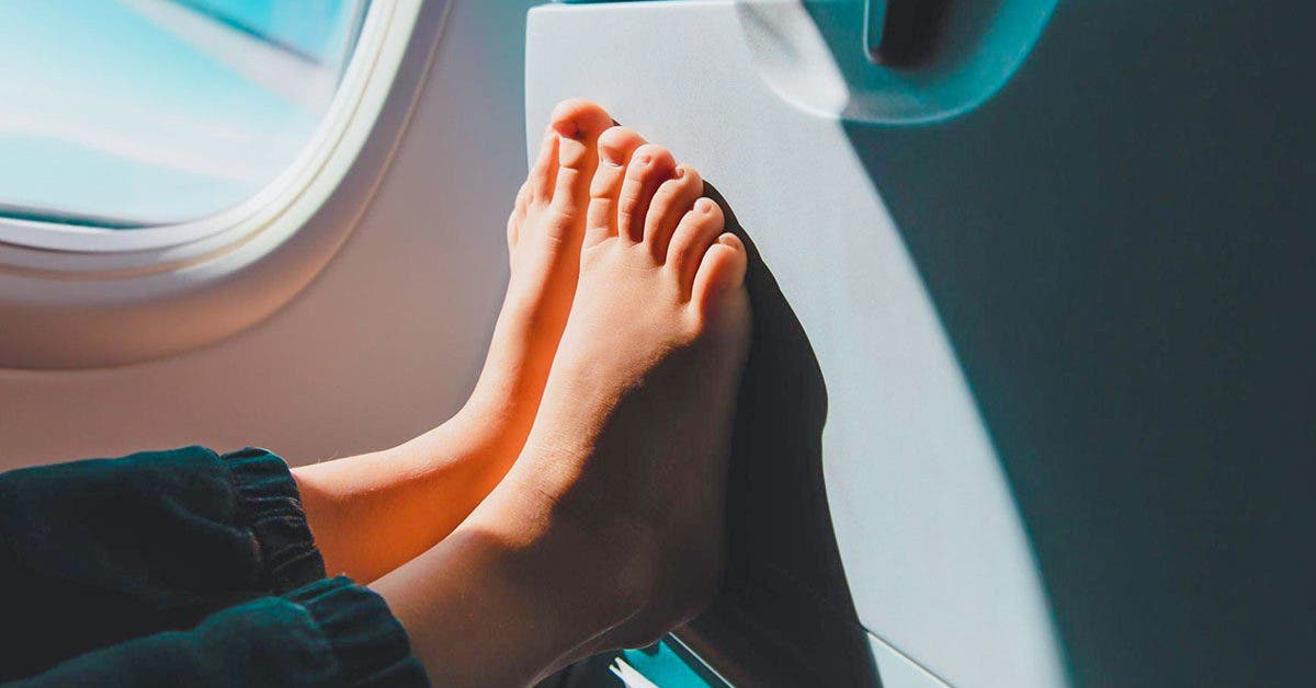 En avion : faut-il garder ou retirer ses chaussures pendant le vol ?